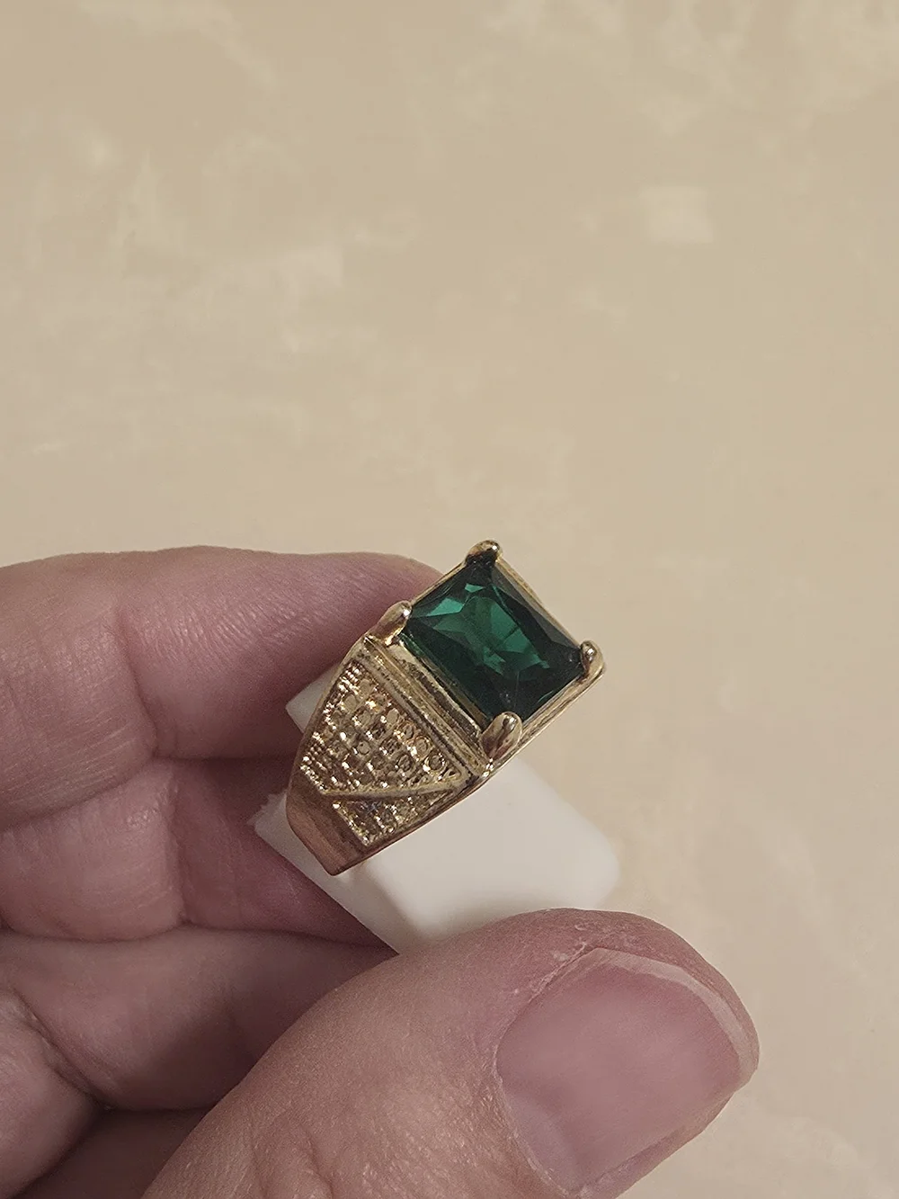 Gold Men's Ring with Emerald Green Stone Size 9